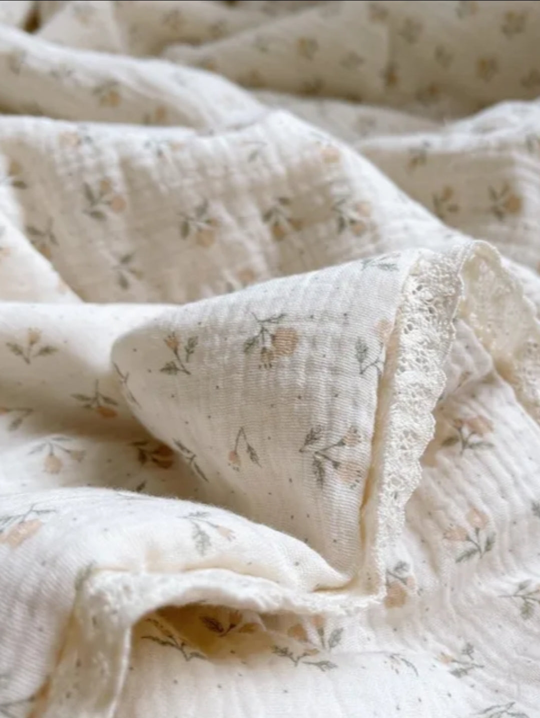 Organic Floral Muslin Quilt - Twin